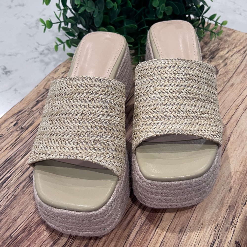 NWOT - Women's Beige Woven Platform Sandals